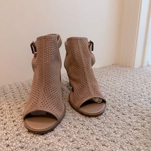 Kelsi Dagger Brooklyn Goya bootie 8.5